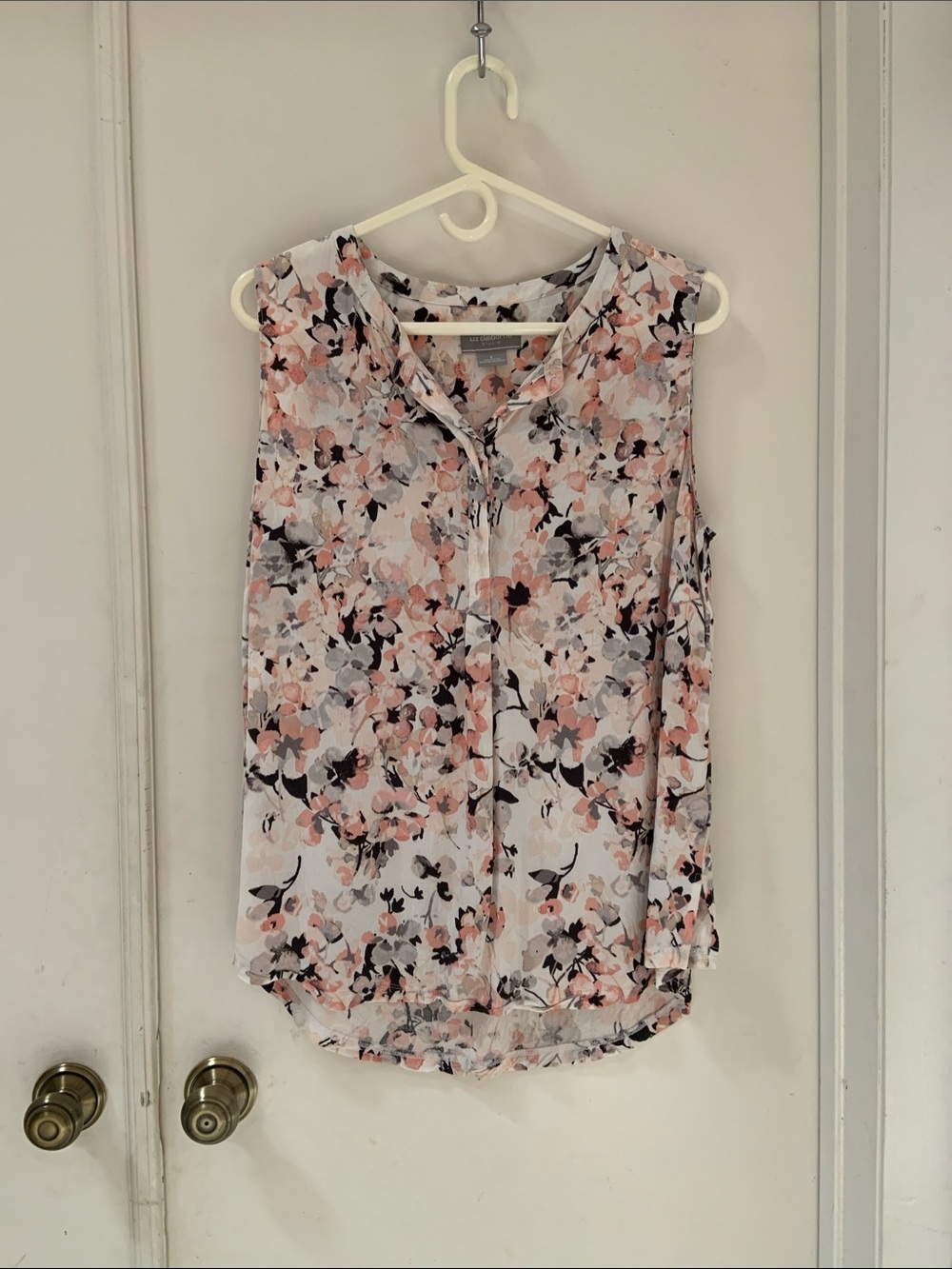 Liz Claiborne White Floral Sleeveless Button Front Blouse